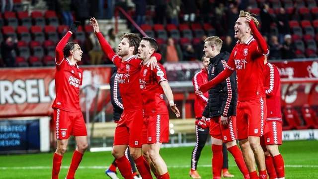 九游体育官网-那不勒斯迎荷甲关键赛；转会期临场应变；悬念犹存；轮换策略成焦点-九游体育官网