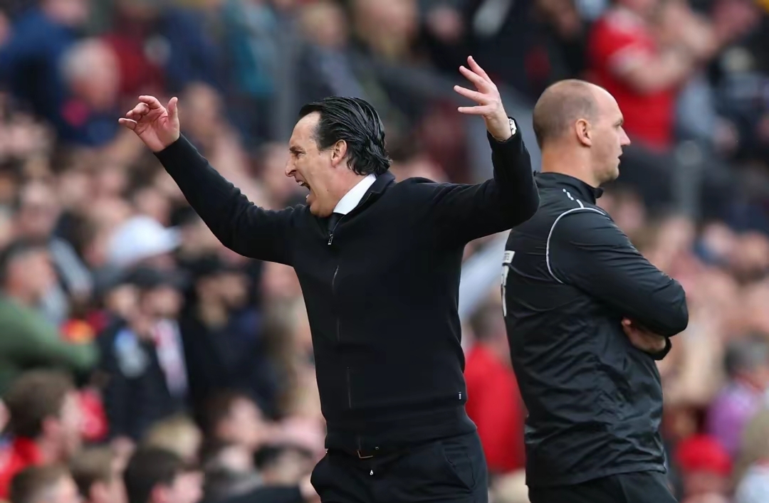 赛后社区盾焦点战,曼联单刀错失,质疑声仍在,球队文化再被提及 赛后社区盾焦点战,曼联单刀错失,质疑声仍在,球队文化再被提及