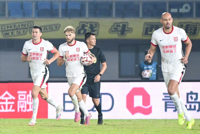 九游体育娱乐-赛前突围战来临，上海海港围绕中超防线松动，引发热议，轮换策略成焦点的简单介绍-九游体育娱乐